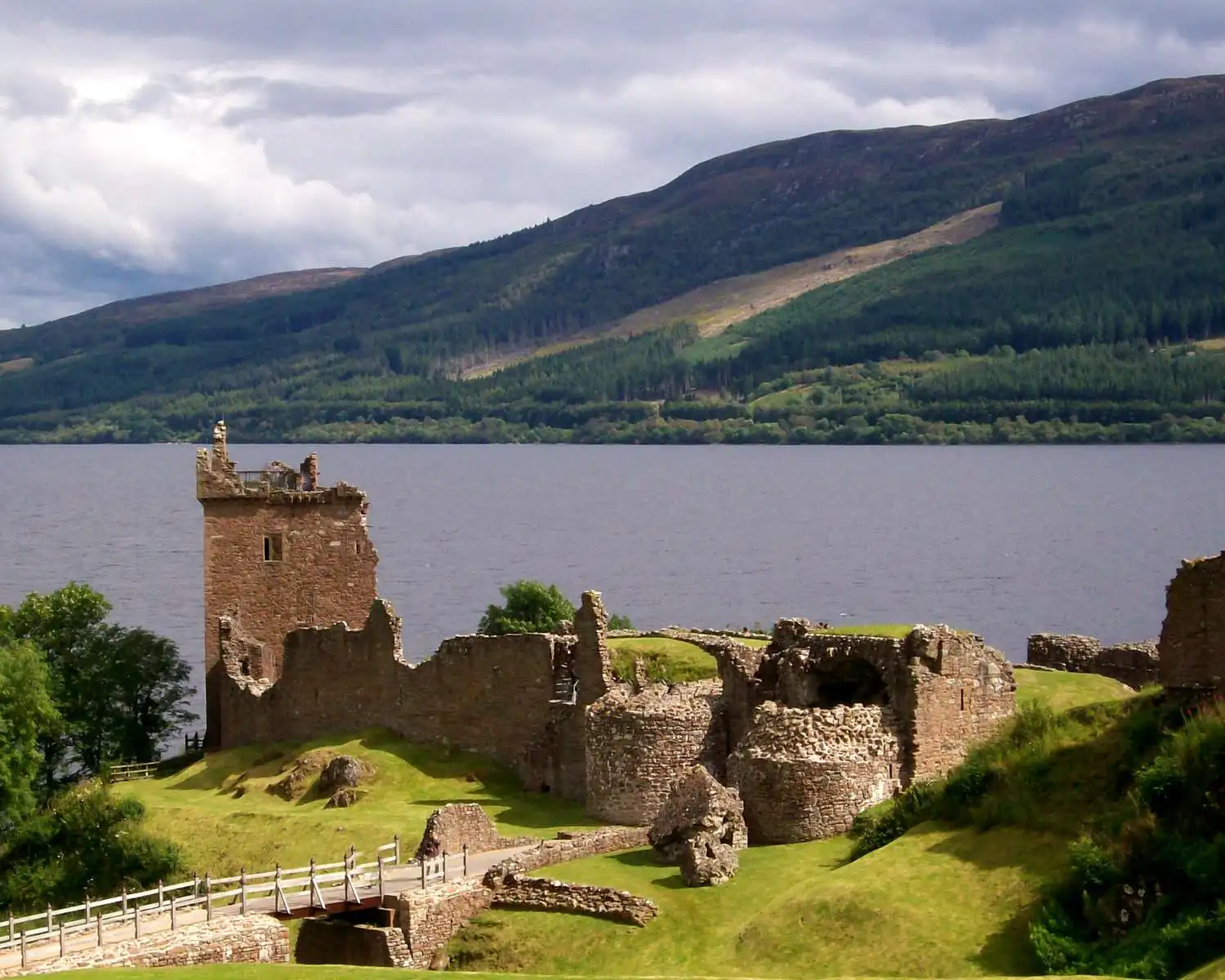 Tour della Scozia lago di Loch ness